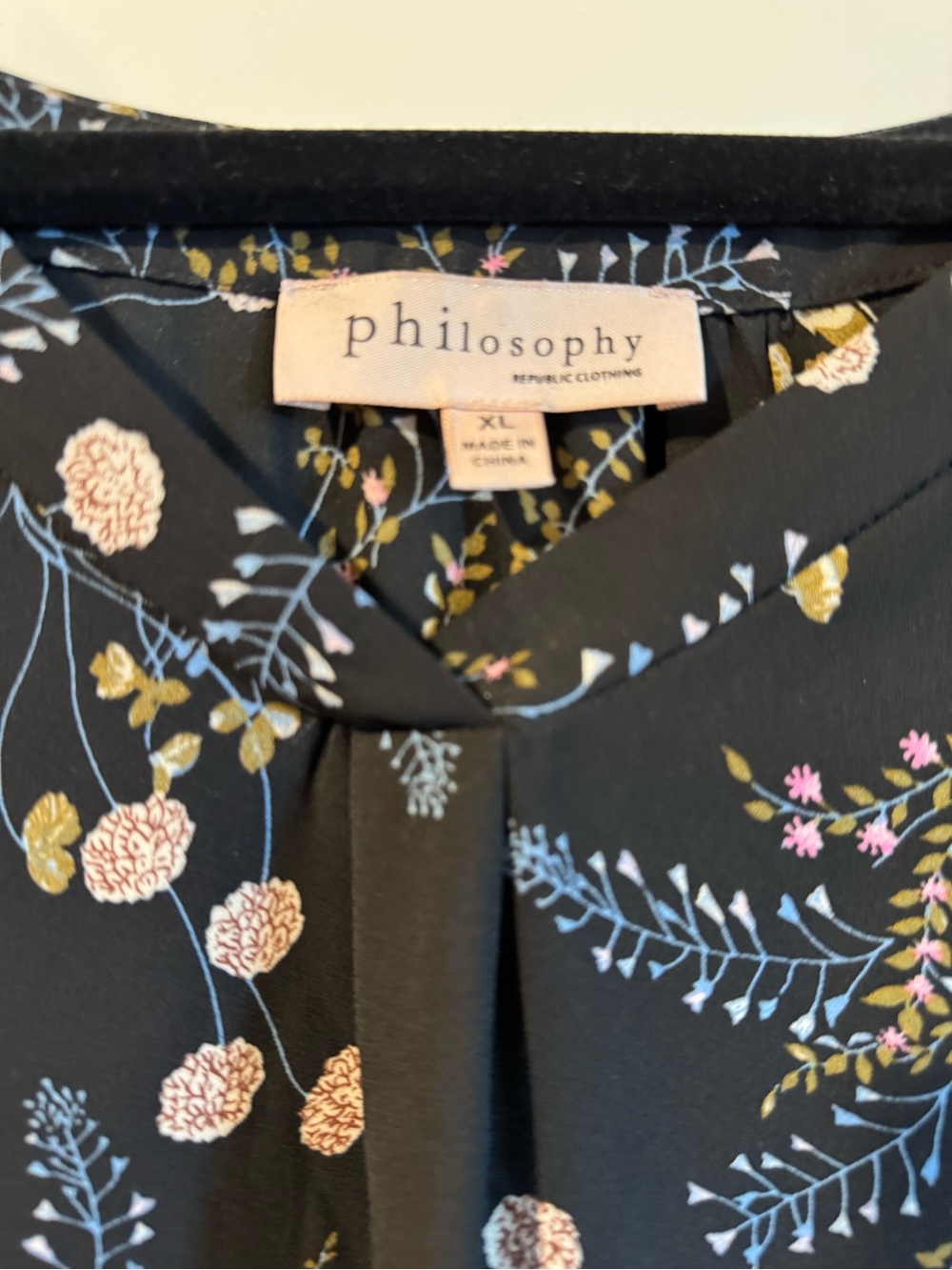 Philosophy Black Floral Ruffle Cap Sleeve Blouse - Picture 2 of 3